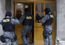 Percheziții domiciliare la un tânăr bănuit de comiterea a trei infracțiuni 