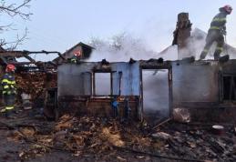 Casă aprinsă de un scurtcircuit, la Vorona