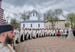 Pelerinajul de Florii în municipiul Dorohoi - icoană înaintevestitoare a bucuriei Sfintelor Paşti - FOTO