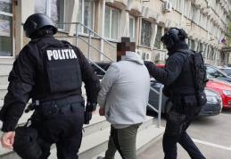 Patru bărbați acuzați de tentativă de omor au fost reținuți în urma unor percheziții - FOTO