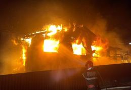 Pompierii din Dorohoi și Darabani intervin pentru stingerea unui incendiu puternic la Concești - FOTO