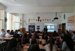 Poeți în dialog... cu elevii Liceului „Regina Maria” Dorohoi - FOTO