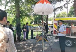 Lecții de prim ajutor predate de pompieri elevilor de la Seminarul Teologic „Sf. I. Iacob” Dorohoi