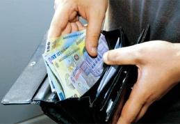 Tineri reținuți după ce au sustras mai multe bunuri și bani