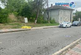 Bărbat găsit decedat pe un trotuar din zona centrală a municipiului Dorohoi - FOTO