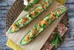 Castraveți umpluți cu orez, somon afumat și avocado