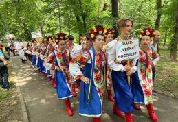 Tradiție și  voie bună la parada costumelor populare din cadrul Festivalului Internațional „Mugurelul” - FOTO