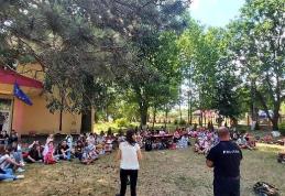 Polițiștii, în tabără, alături de copii pentru prevenirea consumului de droguri și a fenomenului de bullying - FOTO