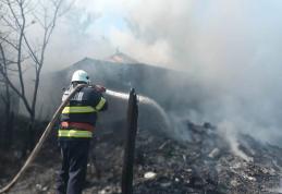 Un bărbat de 62 de ani și-a pierdut viața într-un incendiu care i-a cuprins casa - FOTO