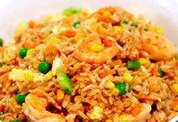 Orez prăjit cu ou și legume