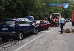Accident în Pădurea Gorovei! Patru persoane au ajuns la spital după impactul frontal dintre două mașini - FOTO