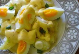 Salată de cartof cu sos de maioneză și smântână