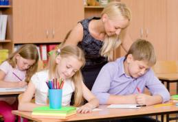 Elevii din clasele primare vor avea ore de 45 de minute, susține proiectul Legii Educației