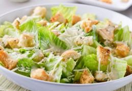 Salată Caesar cu sos de iaurt