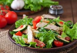 Salată cu piept de curcan pe grill