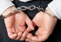 Reținut după ce a furat 40 de litri de țuică