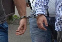 Tineri reținuți pentru tâlhărie calificată, distrugere și lovire