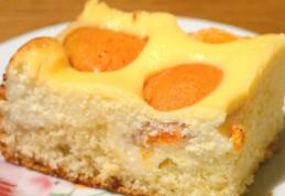 Prăjitură cu brânză și piersici