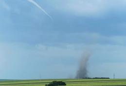 Nor-pâlnie și început de tornadă observate în județul Botoșani - FOTO