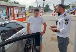 Prietenul i-a facilitat obținerea unui permis de conducere fals și s-a ales cu dosar penal