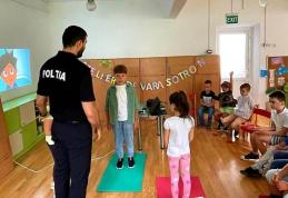 Poliţiştii botoşăneni alături de copii pentru promovarea siguranței pe internet şi a respectării regulilor de circulaţie