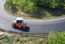 Lucrări de modernizare finalizate pe două sectoare de drum județean afectate de alunecări de teren - FOTO