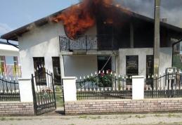 Locuință nouă din Havârna distrusă într-un incendiu - FOTO