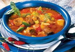 Tocăniță de legume și carne tocată