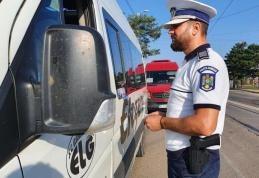 Acțiune a polițiștilor botoșăneni pentru verificarea legalității transportului public de persoane - FOTO