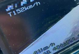 Tânăr prins de polițiști în timp de gonea cu 152 km/h în localitate, fără a deține permis de conducere