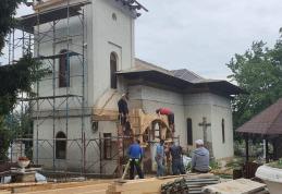 Lucrări de renovare a Bisericii „Înălțarea Domnului” Ibănești - Grija și implicarea preotului paroh pentru enoriașii săi