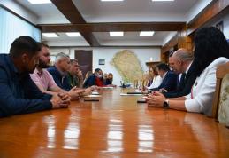 Întâlnire de lucru la Prefectură privind organizarea „Ziua de Curățenie Națională 2022” la Botoșani - FOTO