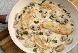 Pui cu ciuperci și castraveți murați