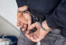 Bărbat reținut de polițiștii botoșăneni după ce a înjunghiat doi consăteni