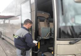 Ţigări de contrabandă în valoare de 5.000 de lei oprite la intrarea în ţară - FOTO