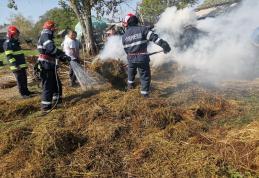 Depozit de furaje cuprins de flăcări la Dorobanți - FOTO