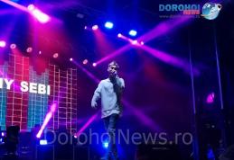 Zilele Municipiului Dorohoi 2022: Zâmbete, aplauze și distracție la recitalul tânărului Yny Sebi - FOTO