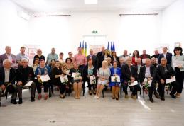 Vârstnicii din județ felicitați de social-democrați - FOTO