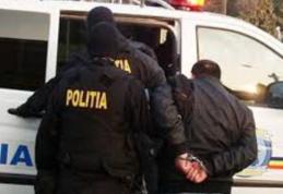Doi bărbați din Roma reținuți pentru amenințare, lovire și tulburarea ordinii publice