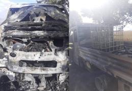 Șofer ajuns la spital după ce a încercat să stingă focul ce i-a cuprins mașina - FOTO