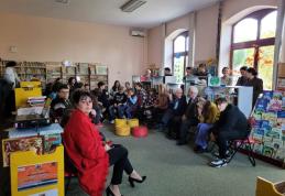 „Donează o carte pentru a educa împreună” - Activitate de voluntariat desfășurată la Biblioteca Municipală Dorohoi – FOTO