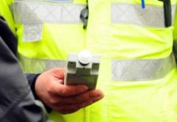 Beat „turtă” s-a urcat pe un moped neînmatriculat și a plecat la plimbare prin sat