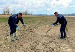 Acțiune a polițiștilor botoșăneni: Amenzi și unelte de pescuit confiscate în zona lacului Stânca-Costești