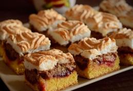 Prăjitură cu aluat fraged, prune și mascarpone