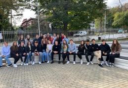 Bobocii Colegiului Național „Grigore Ghica” Dorohoi se pregătesc pentru Balul Bobocilor 2022 - FOTO