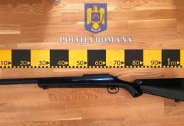 Percheziții domiciliare: Armă cu bile ridicată din casa unui botoșănean de 20 de ani