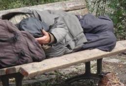 Tânăr reținut pentru că a încercat să sustragă bunuri de la o persoană fără adăpost