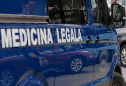 Botoșănean de 48 de ani găsit fără suflare în curtea locuinței. Acesta și-a pus capăt zilelor