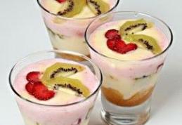 Budinca cu piscoturi si fructe 