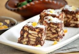 Prăjitură cu nuci și biscuiți